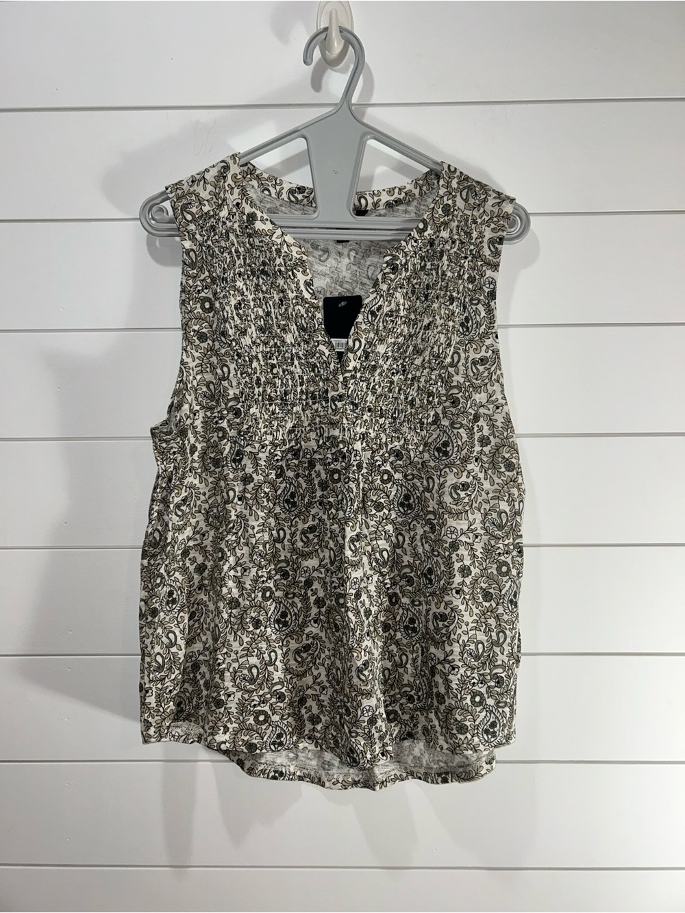 Lucky Brand Womens M Black White Paisley Sleeveless V-Neck Smocked Blouse NWT
